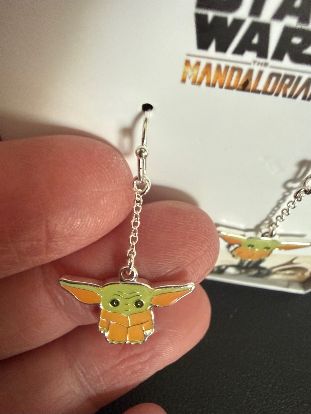 Star Wars The Mandalorian Baby Yoda “Grogu” Drop Earrings in Box *NWT - Picture 4 of 9
